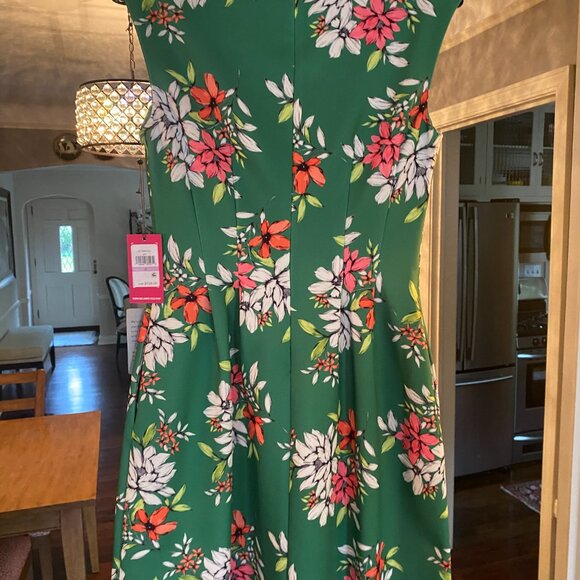 NWT Vince Camuto Green Floral Scuba Knit Fit & Flare Dress. Size 6 - Picture 9 of 15